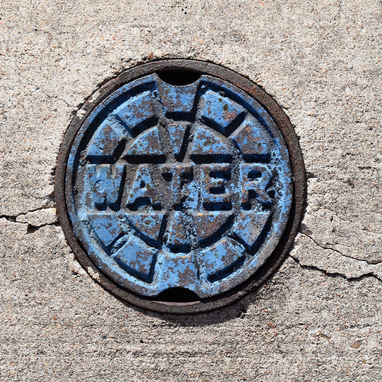 manhole-cover-water